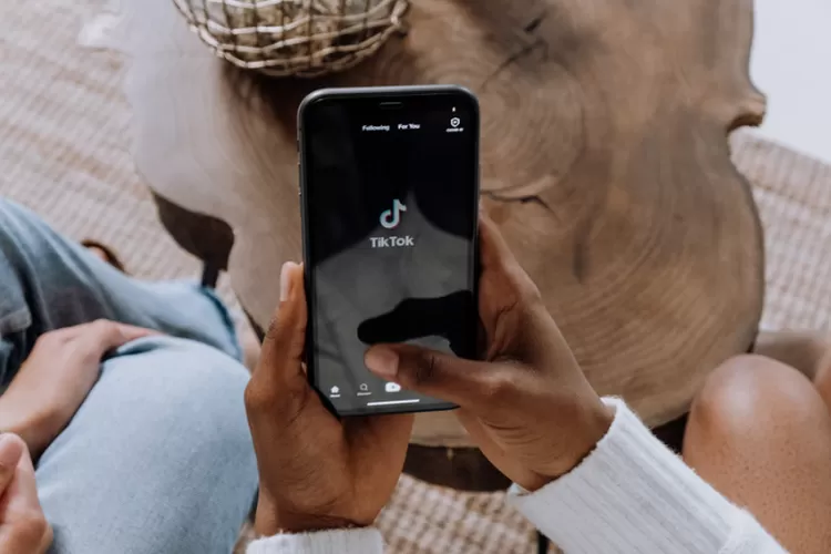 The only job is to open Tiktok but can you make money?  Here’s How to Make Money from the Tiktok Application